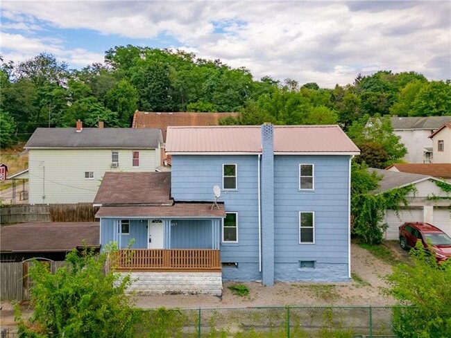 Photo - 305 1/2 E Lutton St