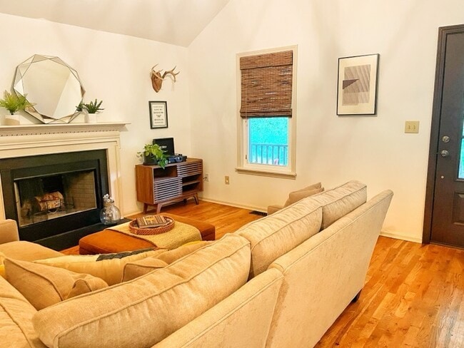 Photo - 16 Townes Square Ln