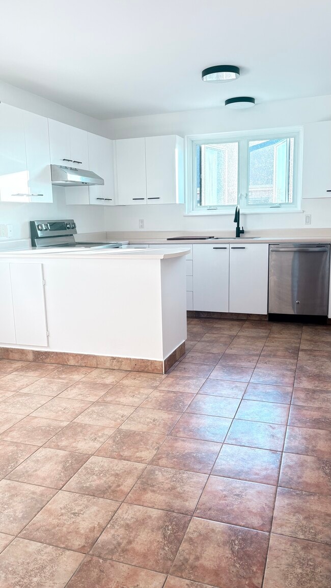 Building Photo - 330 Rue Louise-Lamy Unit 202