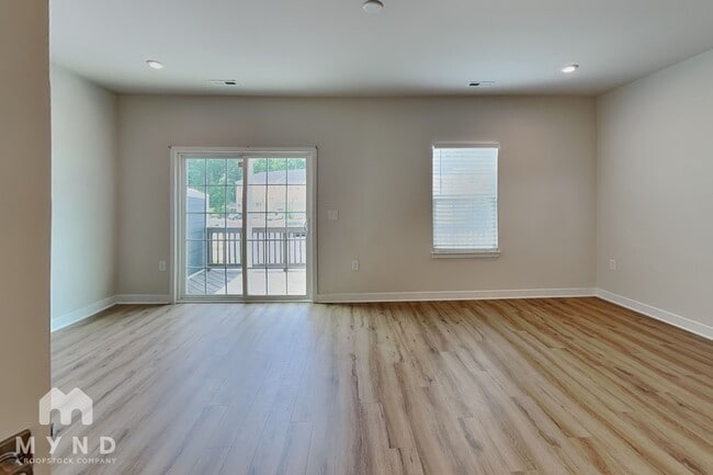 Photo - 137 Callowhill Ln