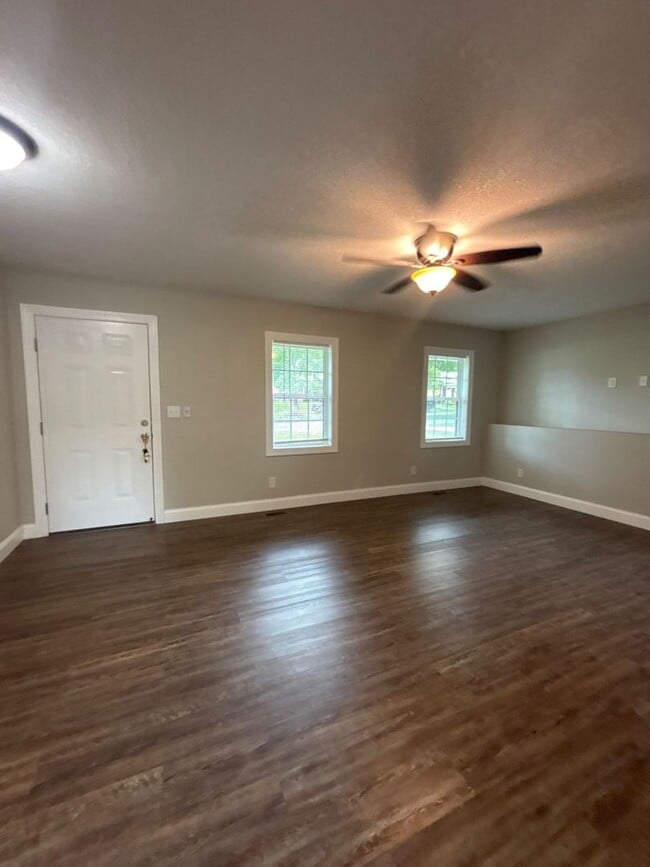 Photo - Cute, cottage in a prime location off of Oakland Ave, near Downtown and ETSU, 2 bed/1 bath for $1...