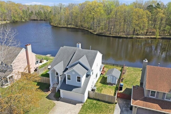 Building Photo - 1721 Chestwood Dr