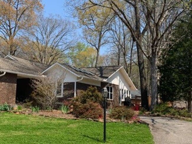 Photo - 504 Mountain Breeze Ln
