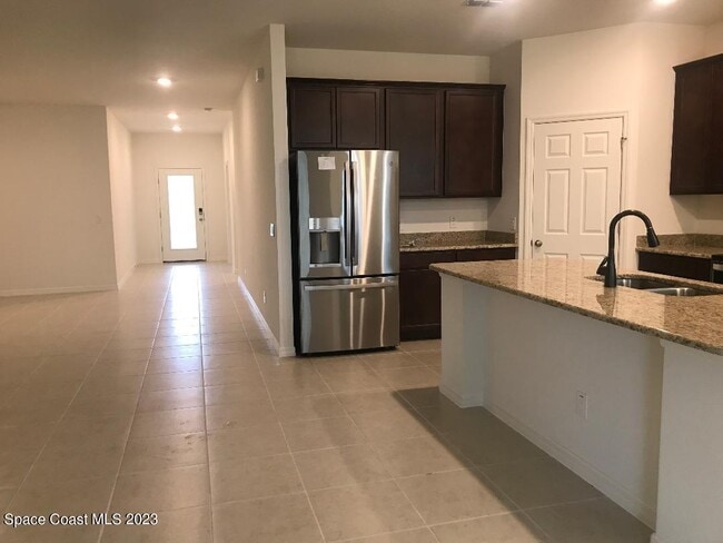 Photo - 750 August St SE