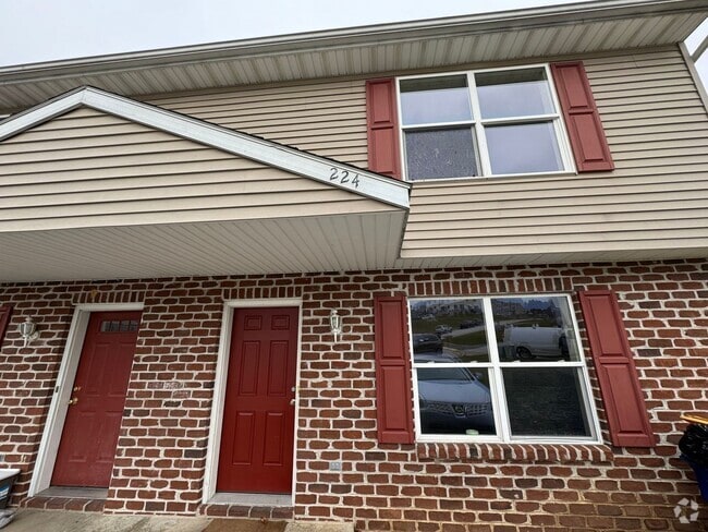 Building Photo - Townhouse