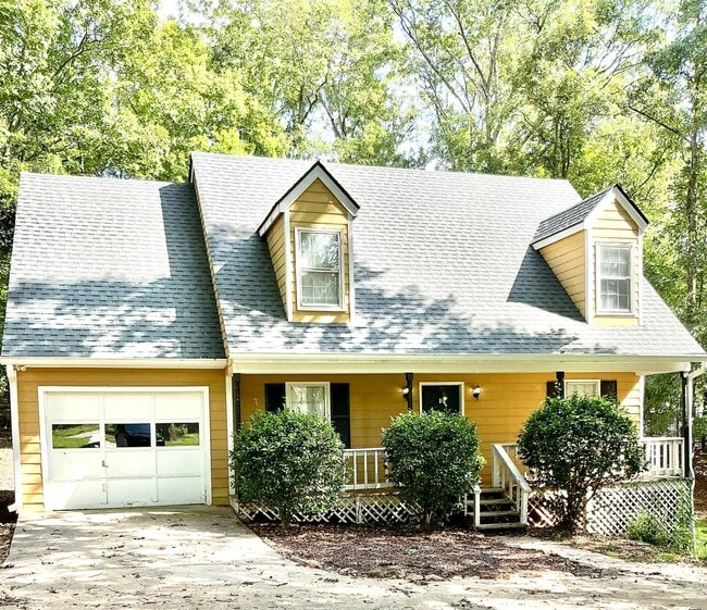 Building Photo - Westwood Hills! 3 BR 2 1/2 Bath home off M...