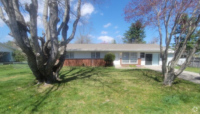 Building Photo - 833 Greenway Rd Rental