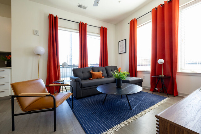 Building Photo - 633 E Main St Unit ID1014614P Rental