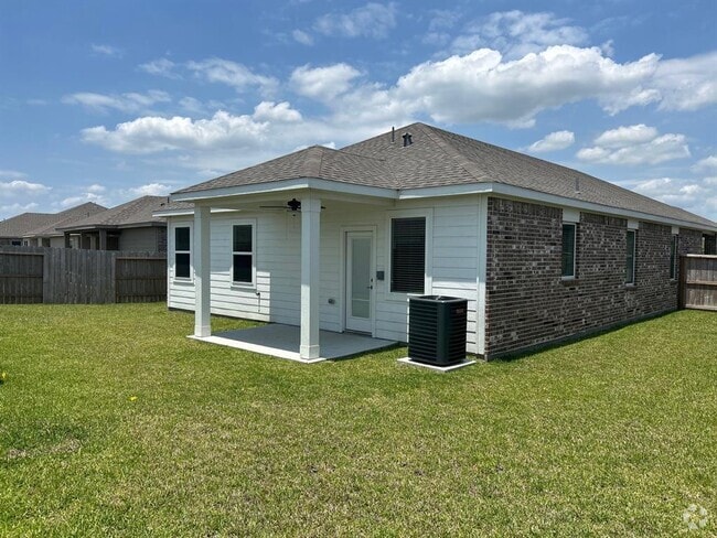 Building Photo - 1026 Whispering Winds Dr Rental