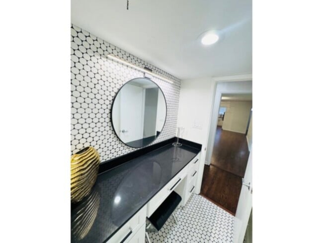 Photo - 8406 Foxwood Ln