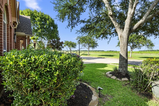Photo - 14214 Ayers Rock Rd