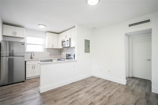 Photo - 1950 NW 2nd Ct Unidad 7