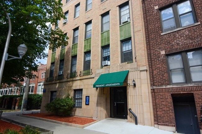 Building Photo - 3824 N Fremont St Unit 212