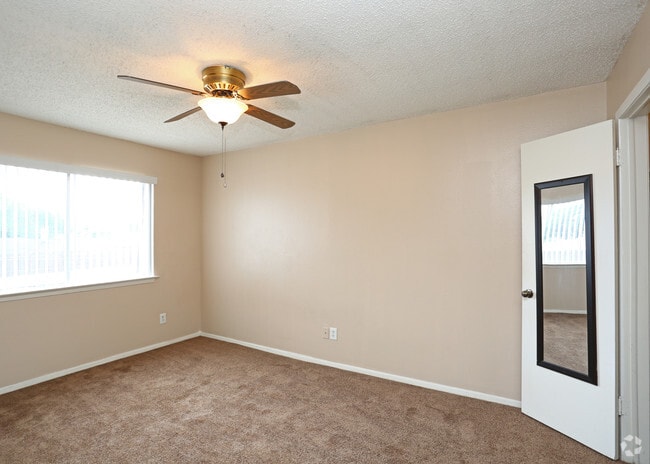 1BD,1BA - 640 SF