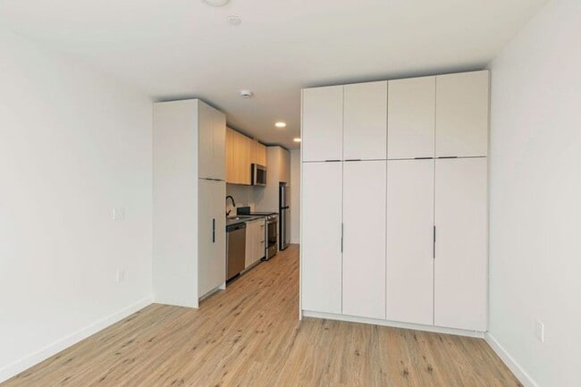 Photo - CHRONICLE: Stylish Wallingford Studios with Full Appliance Package & Premium Amenities