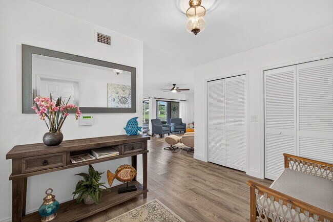 Photo - 16997 Waterbend Dr Unidad 136