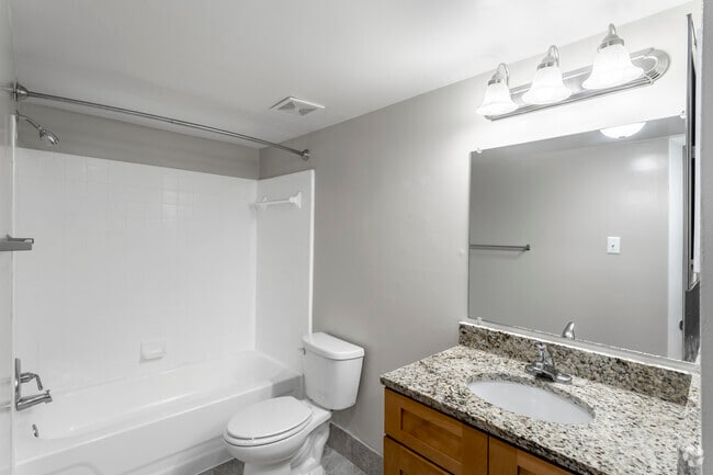 1 BR, 1 BA - 766 SF