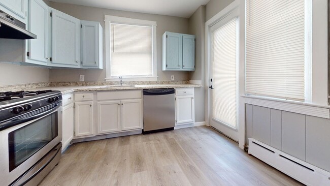 Photo - Cozy Modern Updated 3 Bedroom Townhome w/ Stainless Steel