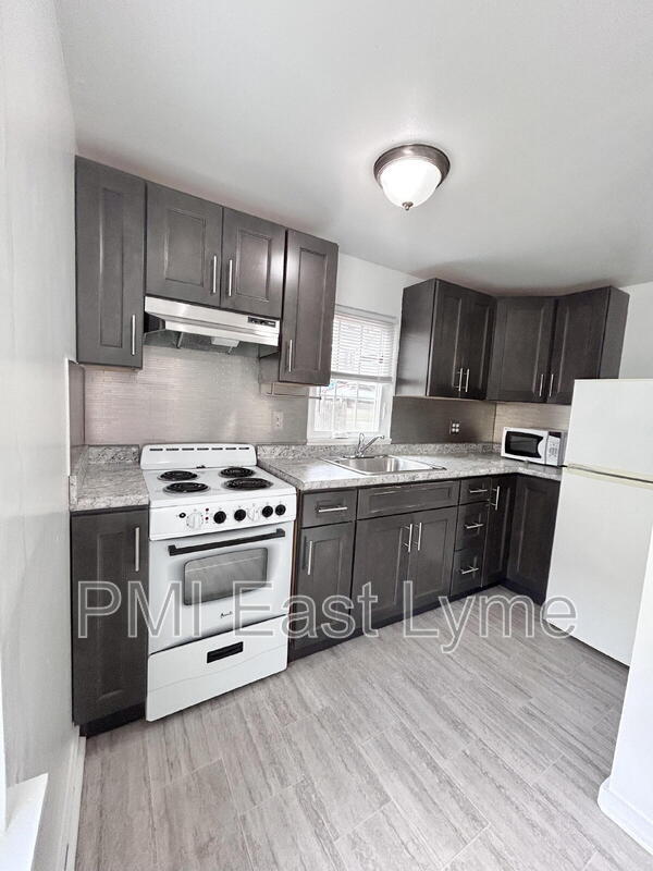 Building Photo - 39 Shaw St Unit 2
