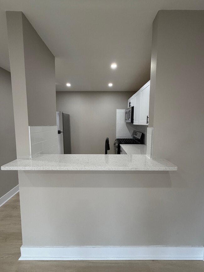 475 Park Ave Unit B8