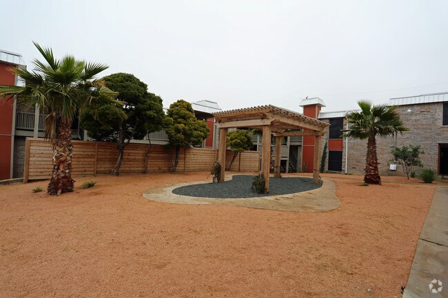 Photo - Seven Towers Apartments