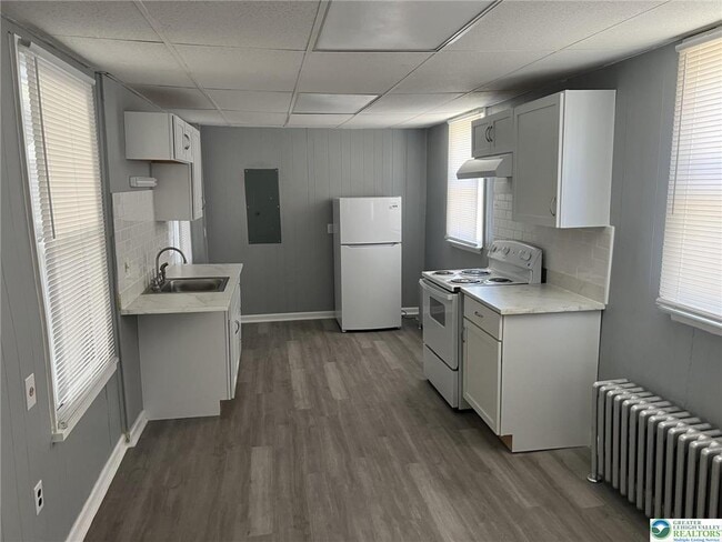 Photo - 62 E Garrison St