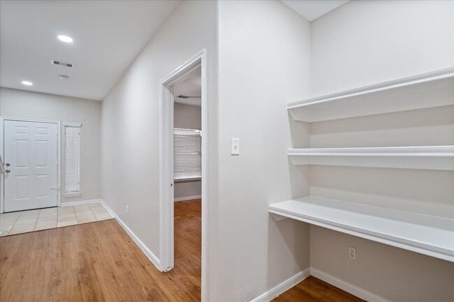 Photo - 7814 Gladstone St
