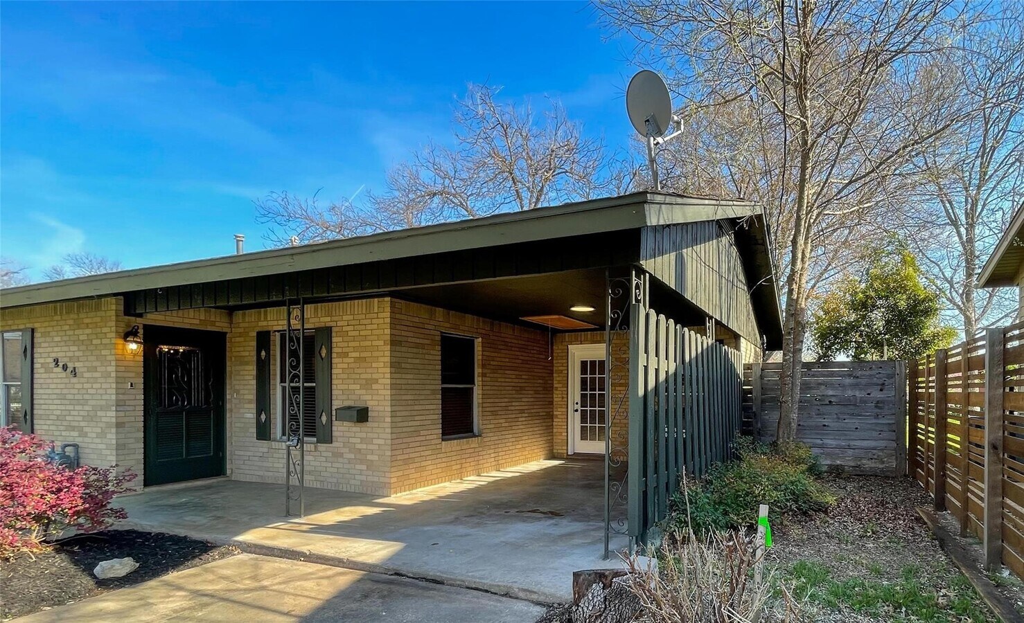 Photo - 204 E 18th St