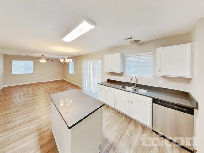 Photo - 1650 Coryton Way