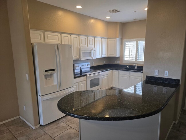 Building Photo - 16450 E Ave of the Fountains Unit 7