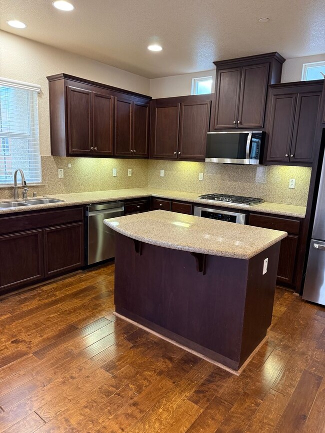 Photo - SPACIOUS 3 BEDROOM, 3.5 BATHROOM TOWNHOUSE IN AN EXCELLENT LOCATION. GARAGE. LAUNDRY. BALCONY. A ...