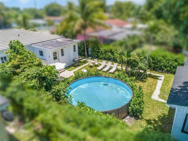 Photo - 235 NW 50th St