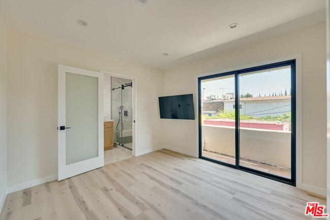 Photo - 843 Westbourne Dr Unidad B