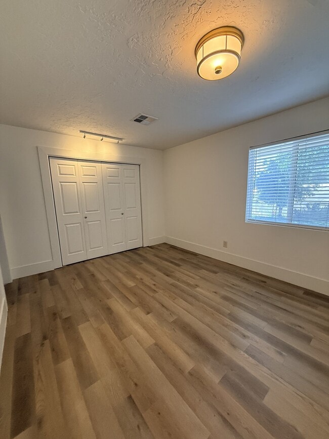 Photo - 237 N Main St