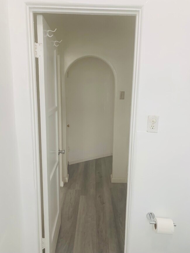 Photo - 132 S Canon Dr Unit 4