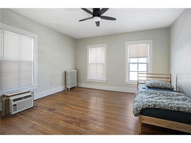 Photo - 333 W 2nd St Unit 3