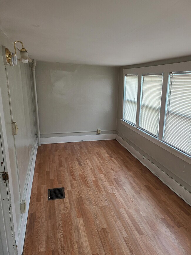 613 W 1st St Unit 613 1/2
