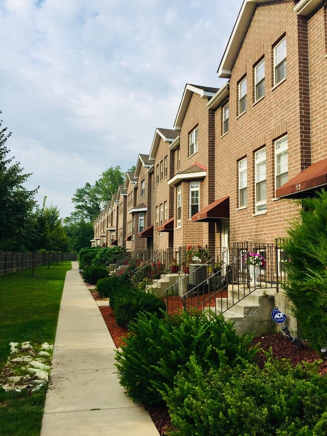 Building Photo - 2501 W 36th St Unit 13