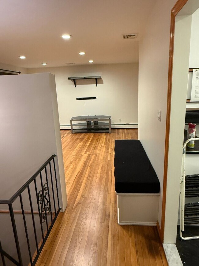 Photo - 2404 Rugby St