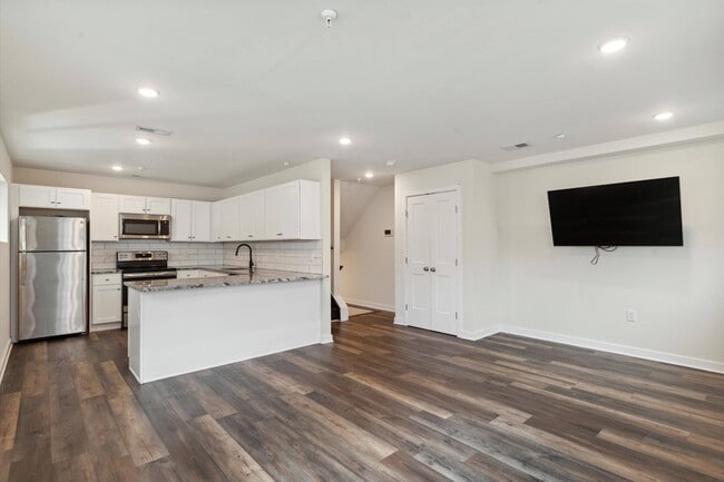 Building Photo - 1330 N 15th St Unit B2