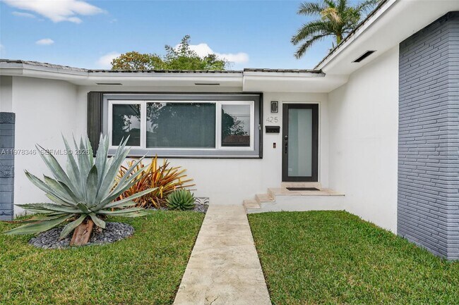 Photo - 425 NE 114th St