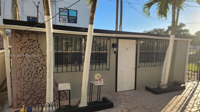 Building Photo - 2272 SW 8th St Unit 5