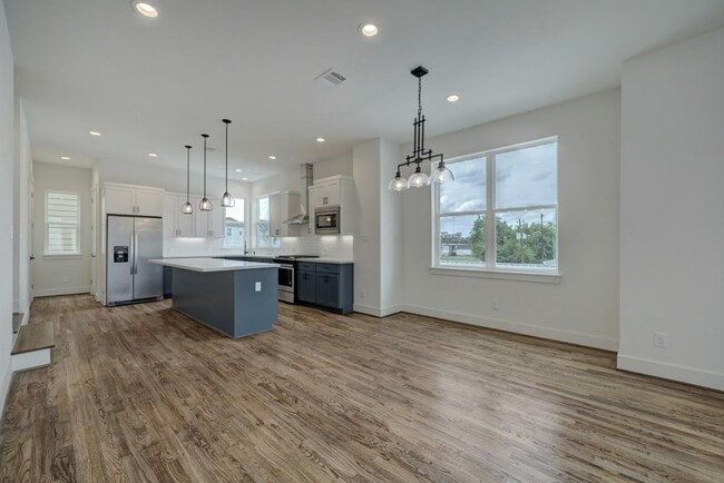 Photo - 1537 W 24th St
