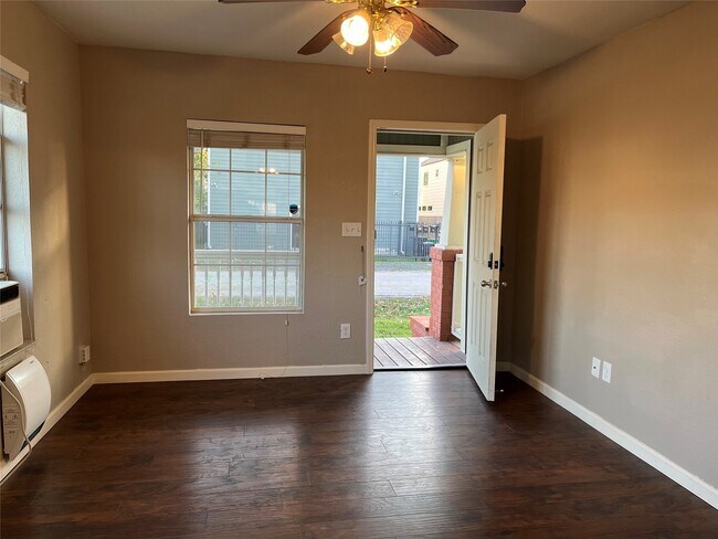 Photo - 623 E 28th St Casa