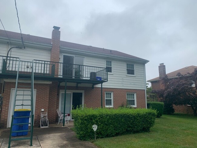 Photo - 2nd Floor 2 Bedroom Apartment W/ Parking Suburban SD