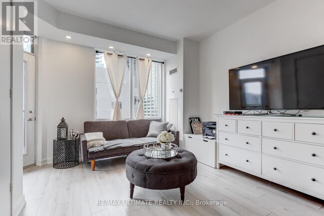 Photo - 85 Bloor St E Unit 1814