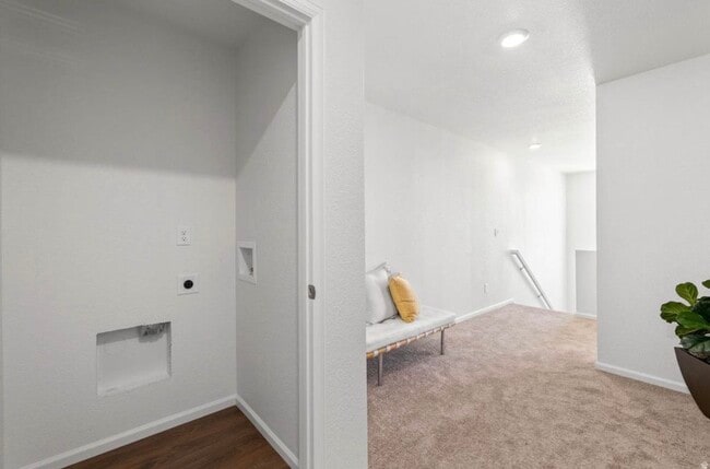 Photo - 182 E Arcade Dr