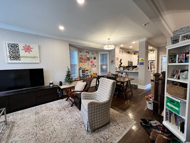 Photo - 3616 N Bosworth Ave Unidad 1