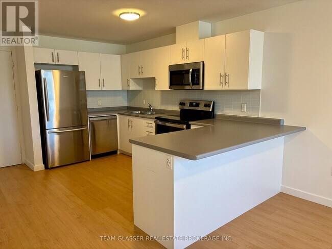 Photo - 396 Queens Ave Unité 102