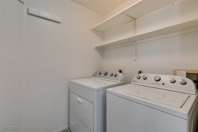 Building Photo - 1101 E Adelman Dr Rental
